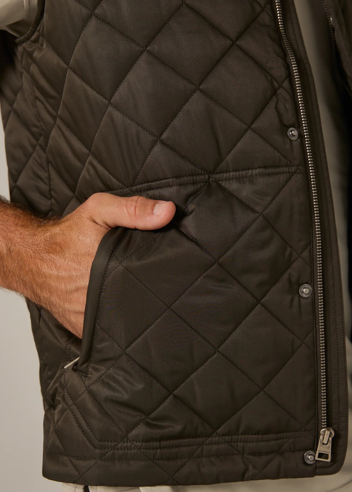 Crest Quilted Vest- Olive